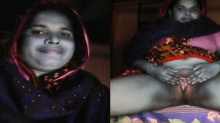 गाँव के देसी भाभी के गुलाबी चूत दिखाई एमएमएस