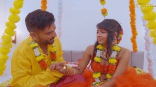 स्लिम भाभी ने अपनी सुहागरात में जमकर सेक्स का आनन्द लिया