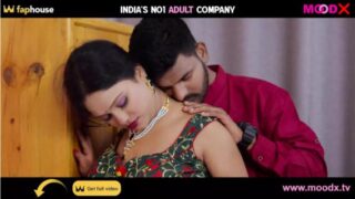 देहाती लड़की की गोरी चूत चोद दिया शहर के चोखरे ने