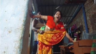 तमिल देहाती वाइफ की गांड़ चोदा पड़ोसी मर्द घर आकर