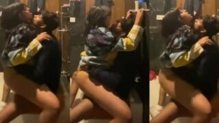 गुजराती इंडियन गर्लफ्रेंड की बाथरूम में चूत चुदाई हिंदी बीएफ