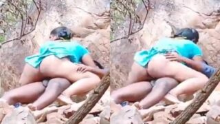 नवाबगंज के जंगल में भाभी गांड़ उछालकर चुदते देखि गई